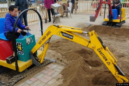 點(diǎn)擊查看詳細(xì)信息<br>標(biāo)題：WCS-360型兒童挖掘機(jī) 閱讀次數(shù)：2272